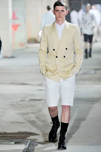 Look 9
